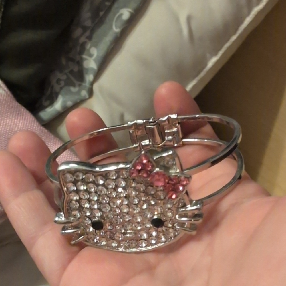 Swarovski Crystal Hello Kitty Face Bangle with Pink Bow